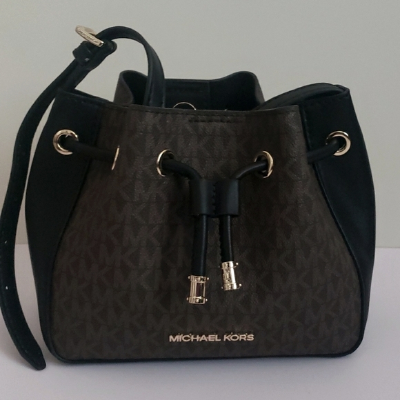 NWT! Michael Kors Phoebe Small Bucket Bag - Picture 1 of 4